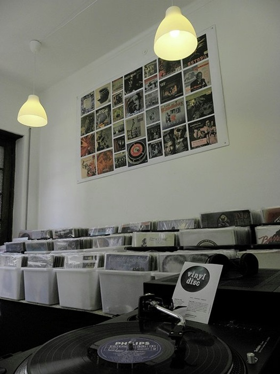 Gira-discos e caixas de discos