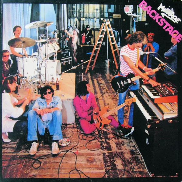 Capa de Monroe — Backstage