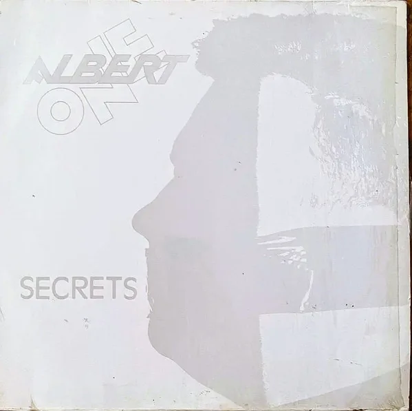 Capa de Albert One — Secrets