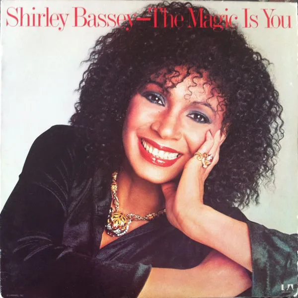 Capa de Shirley Bassey — The Magic Is You