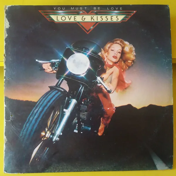 Capa de Love & Kisses — You Must Be Love