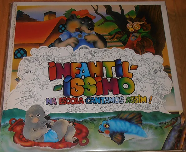 Capa de Infantilíssimo — Na Escola Cantamos Assim
