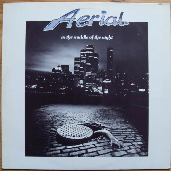 Capa de Aerial (4) — In The Middle Of The Night