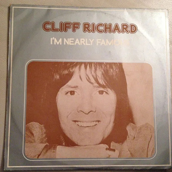 Capa de Cliff Richard — I'm Nearly Famous