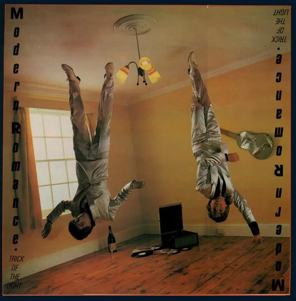 Capa de Modern Romance — Trick Of The Light