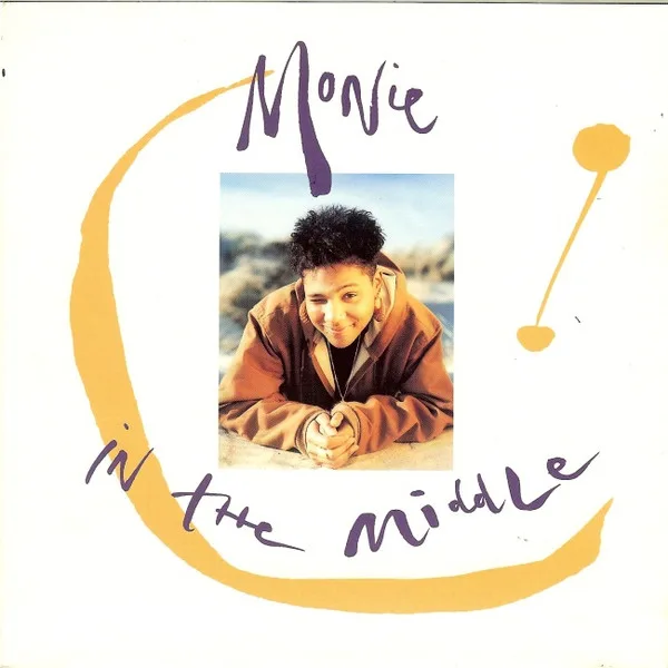 Capa de Monie Love — Monie In The Middle
