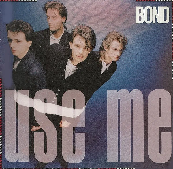 Capa de Bond  — Use Me