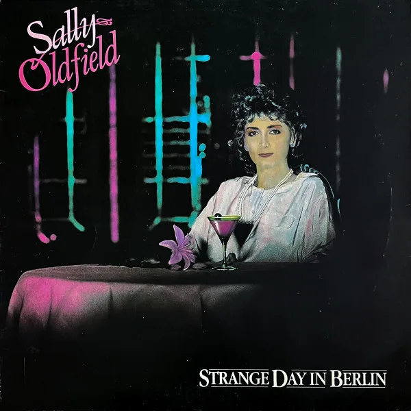 Capa de Sally Oldfield — Strange Day In Berlin
