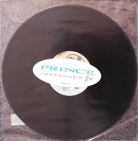 Capa de Prince — Alphabet St.