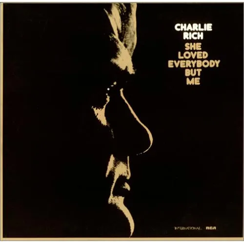 Capa de Charlie Rich — She Loved Everybody But Me