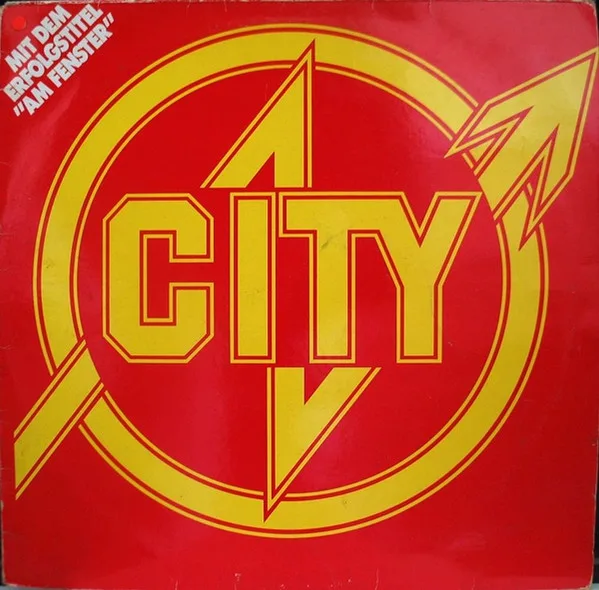 Capa de City  — City