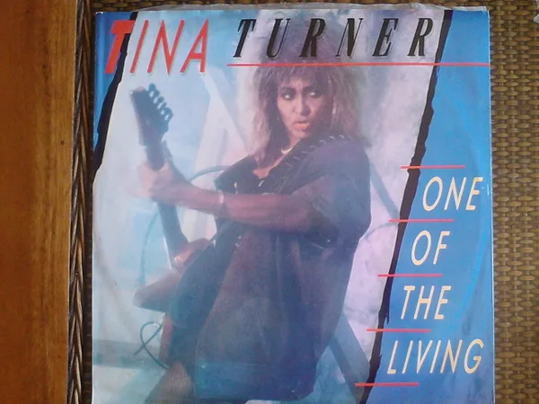 Capa de Tina Turner — One Of The Living