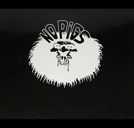Capa de No Pigs — Black Day