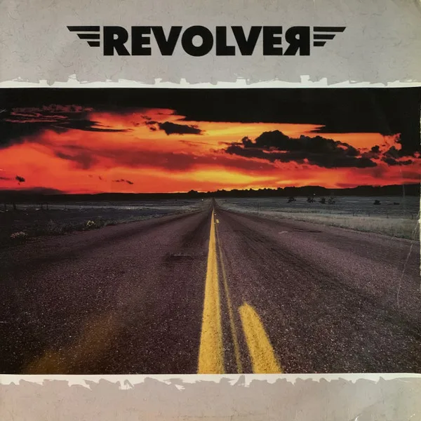 Capa de Revolver* — Revolver