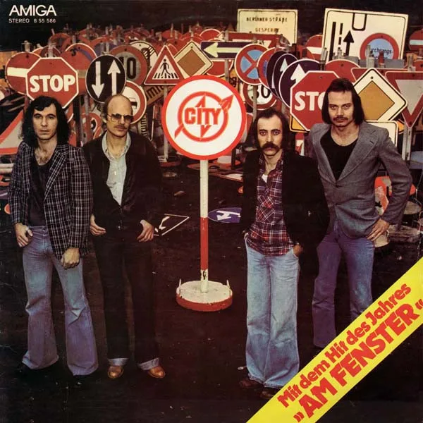 Capa de City  — Am Fenster
