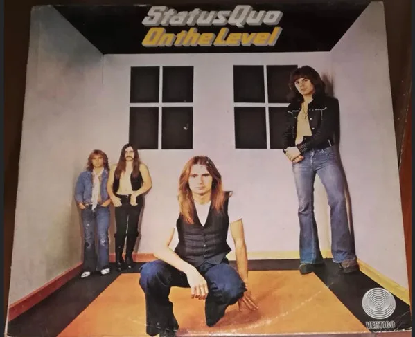 Capa de Status Quo — On The Level