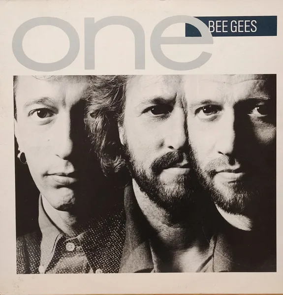 Capa de Bee Gees — One