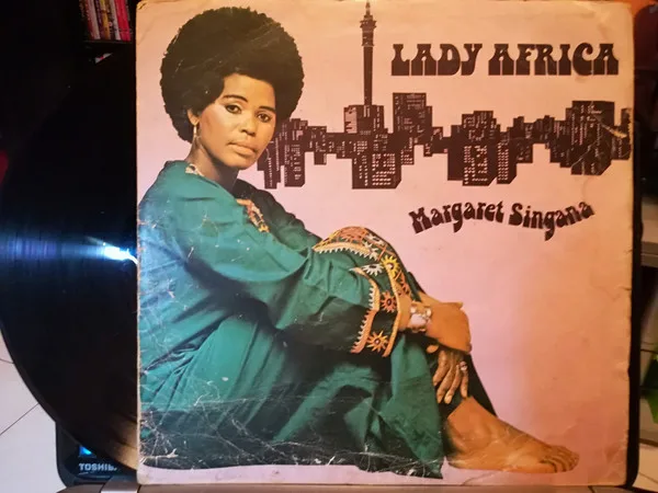 Capa de Margaret Singana — Lady Africa