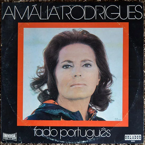 Capa de Amália Rodrigues — Fado Português