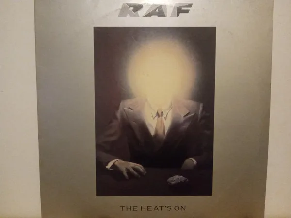 Capa de R.A.F.  — The Heat's On
