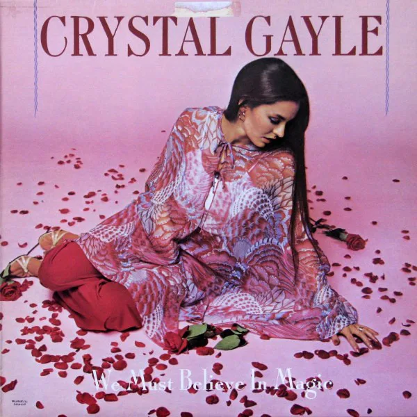 Capa de Crystal Gayle — We Must Believe In Magic