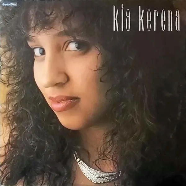 Capa de Kia Kerena — Kia Kerena